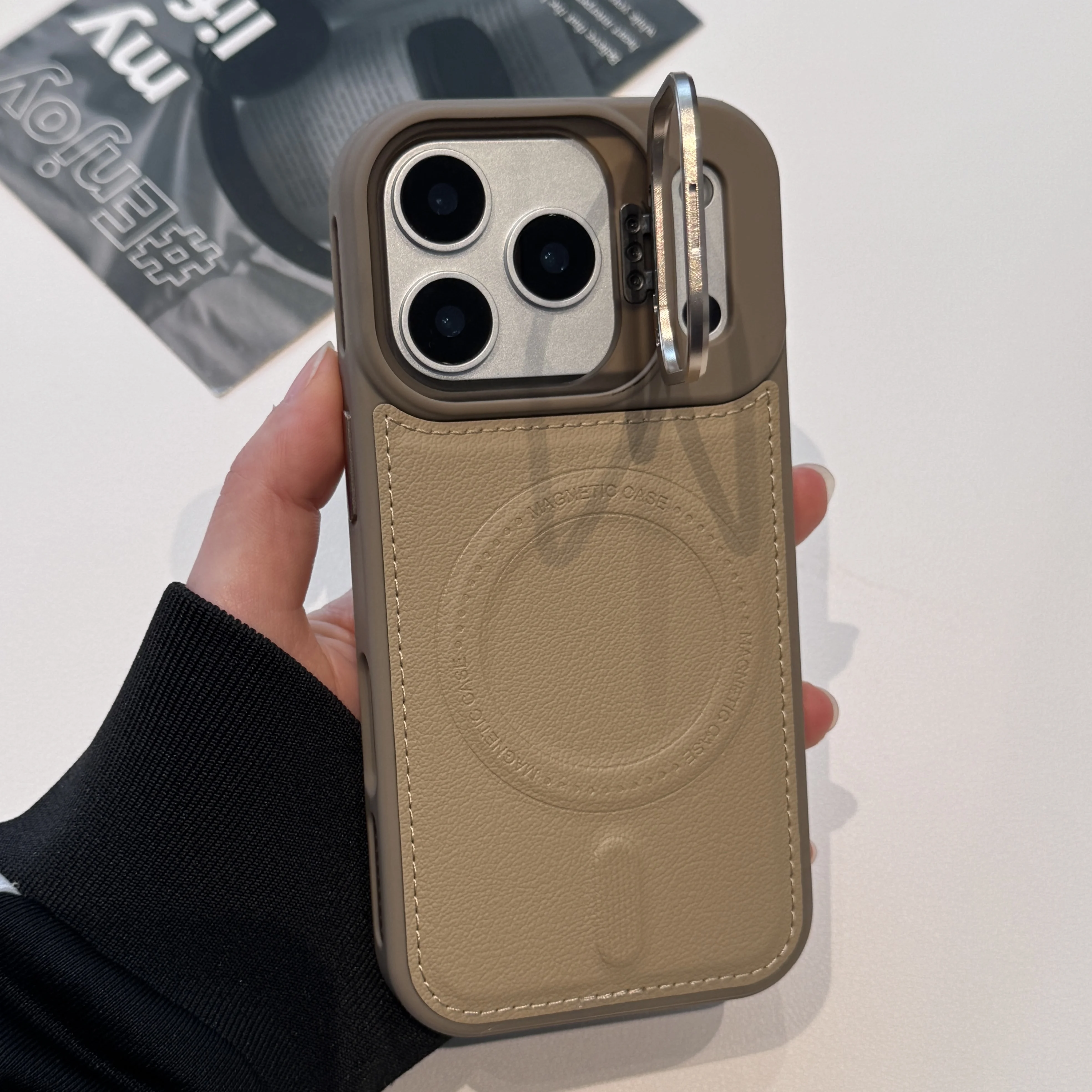 Luxuriöse Business-Handyhülle aus Leder mit Magnetverschluss für iPhone 17 Pro Max 16 Plus 15 14 13 mit MagSafe und Objektivschutz