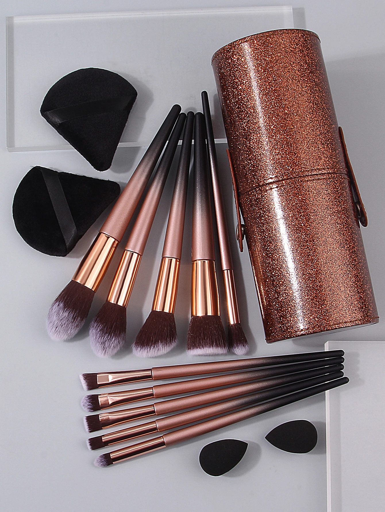 10-teiliges Make-up-Pinsel-Set, Farbverlaufsgriff + blitzbraune Aufbewahrungseimer, wird mit 2 Mini-Beauty-Eiern + 2 dreieckigen Puderquasten geliefert