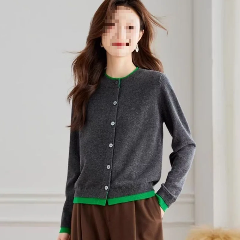 Maglione da donna Maglione lavorato a maglia morbido grigio Autunno Inverno Nuova moda Splicing Colore Girocollo Versatile cardigan monopetto