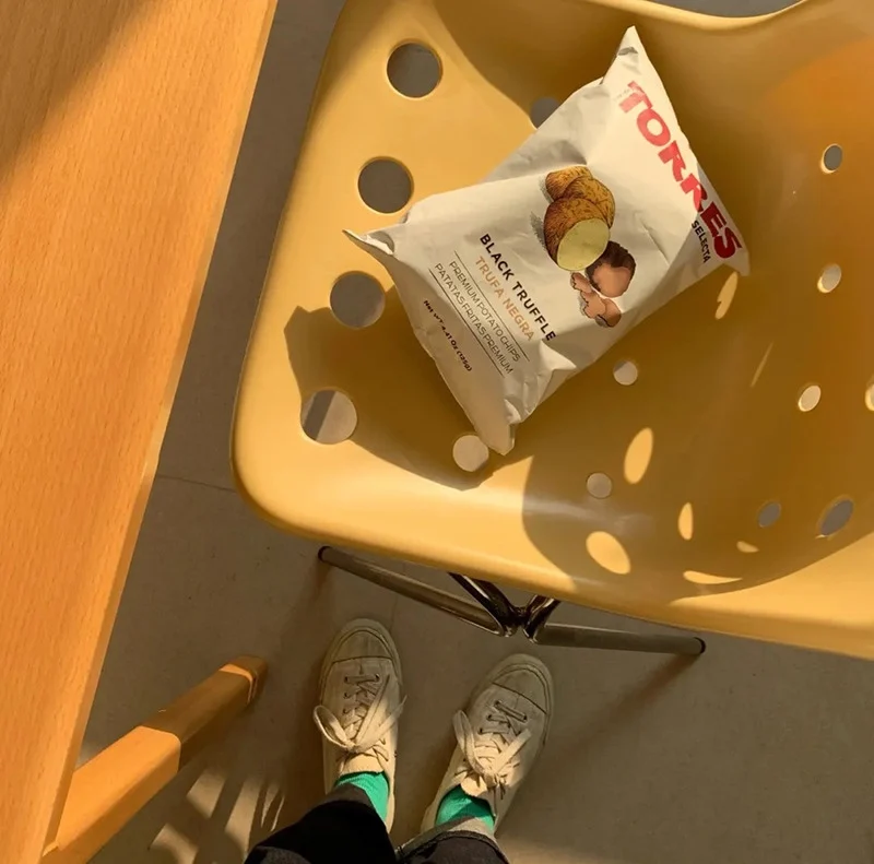 Cute Cheese Chair Celebrity Cheese Chair Retro Photo Hole Chair Simple Backrest Home Dining Chair Cafe Modern Simplicity