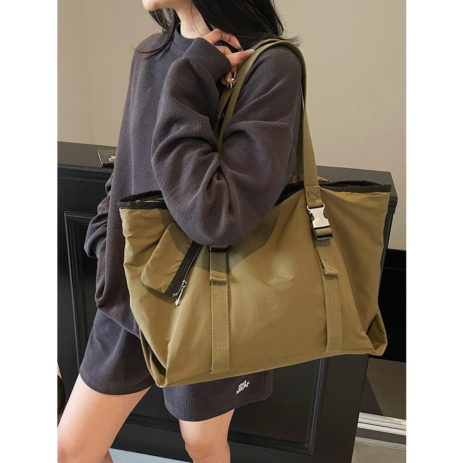 Large capacity canvas bag women's Korean version versatile trendy shoulder bag Harajuku workwear functional wind shoulder bag