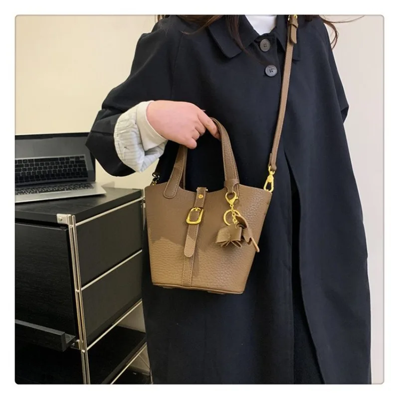 

Fashionable Commuter Diaper Bag For Ladies Leather Crossbody Handbag Elegant Classic Vintage Style Large Capacity For Party