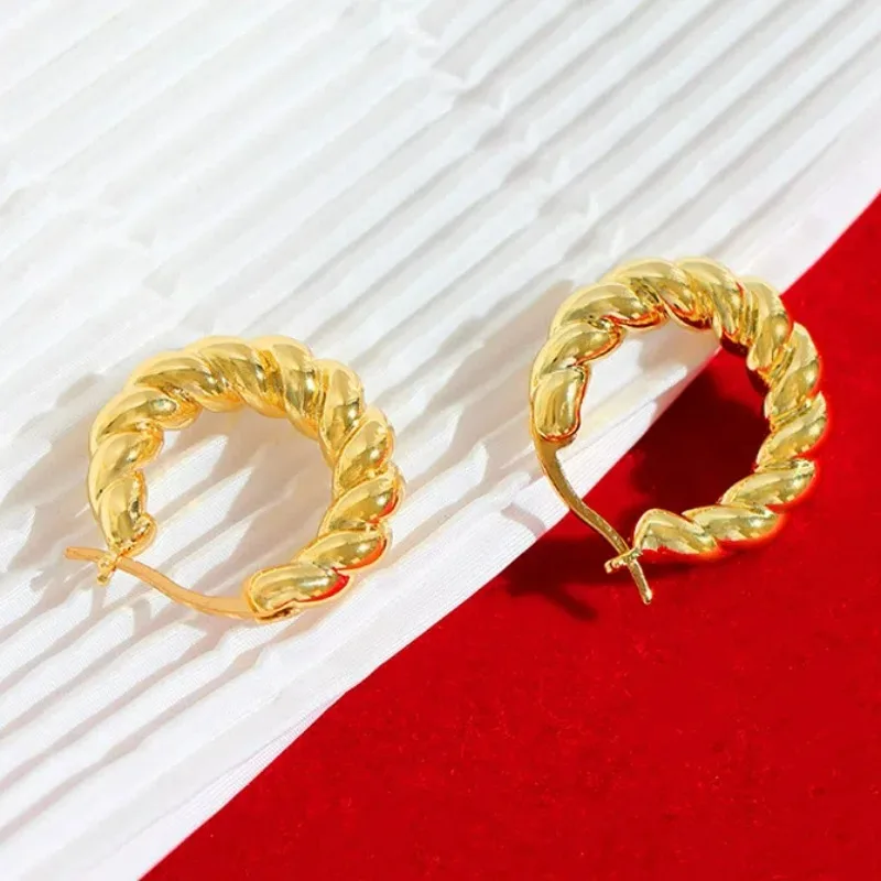 

New Arrival Light Luxury Temperament Classic Retro Twist Link Chain Circle Small Hoops Earrings for Women Aesthetic Statement