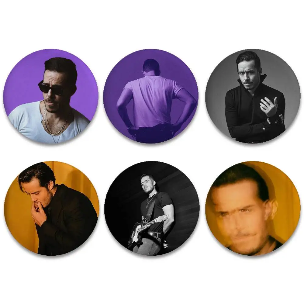 Alfileres de insignia de cantante de José Madero para amigo, mochila, ropa, accesorios coleccionables, regalo de joyería