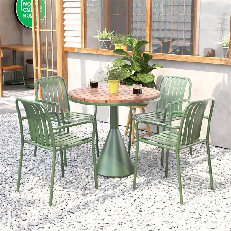 طاولة طعام كاجوال بسيطة وشرفة هوائية مفتوحة، ومتجر شاي الحليب الأحمر في الهواء الطلق وطاولة مستديرة صغيرة