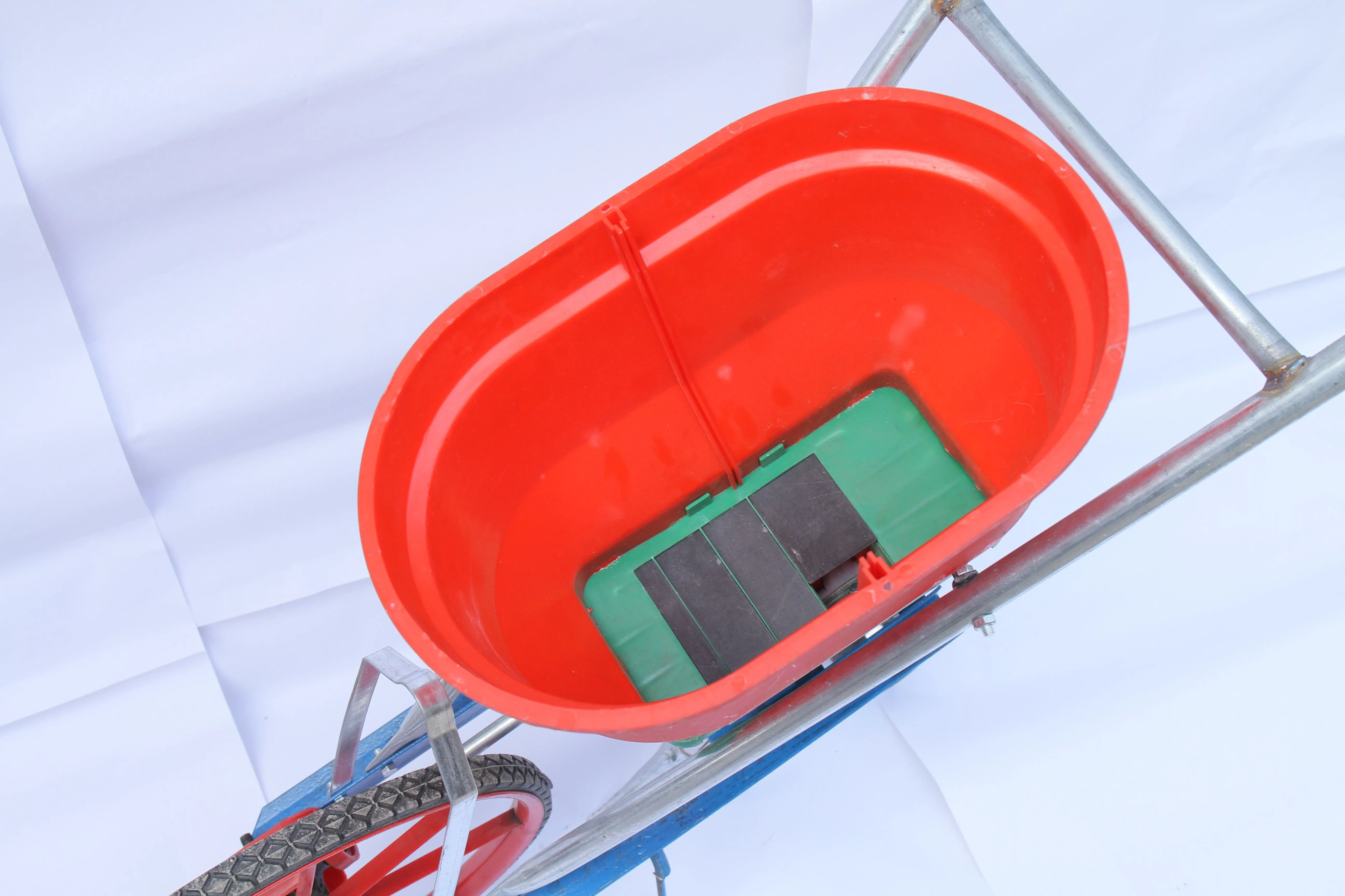 2025 مثقاب تطبيق الأسمدة من النوع الذي يعمل بالدفع اليدوي للزراعة الفورية والبذر الدقيق. صغيرة الحجم.