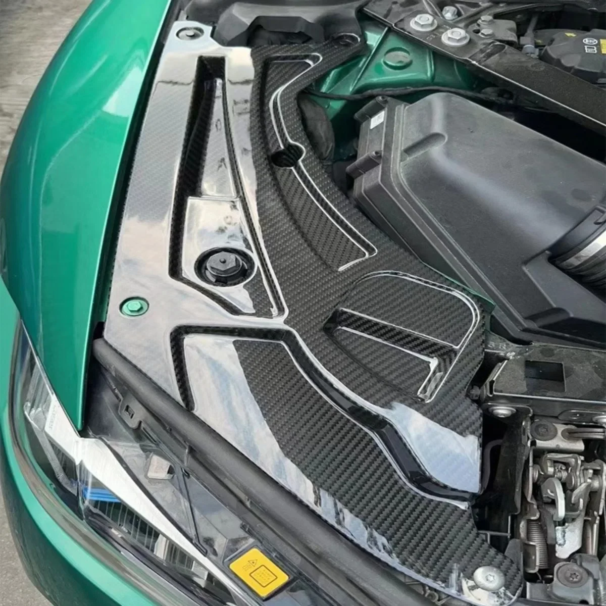 

Suitable for BMW M3 M4 G80 G82 Dry Carbon Fiber Headlights, Hood, Engine Compartment Protection, Headlights, and Foot Covers