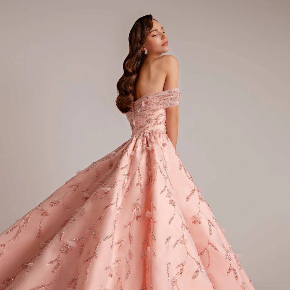Abito da sera semplice in raso rosa personalizzato Abito da festa semplice con scollo a barca e spalle scoperte Abito da ballo classico con strascico a cappella a trapezio