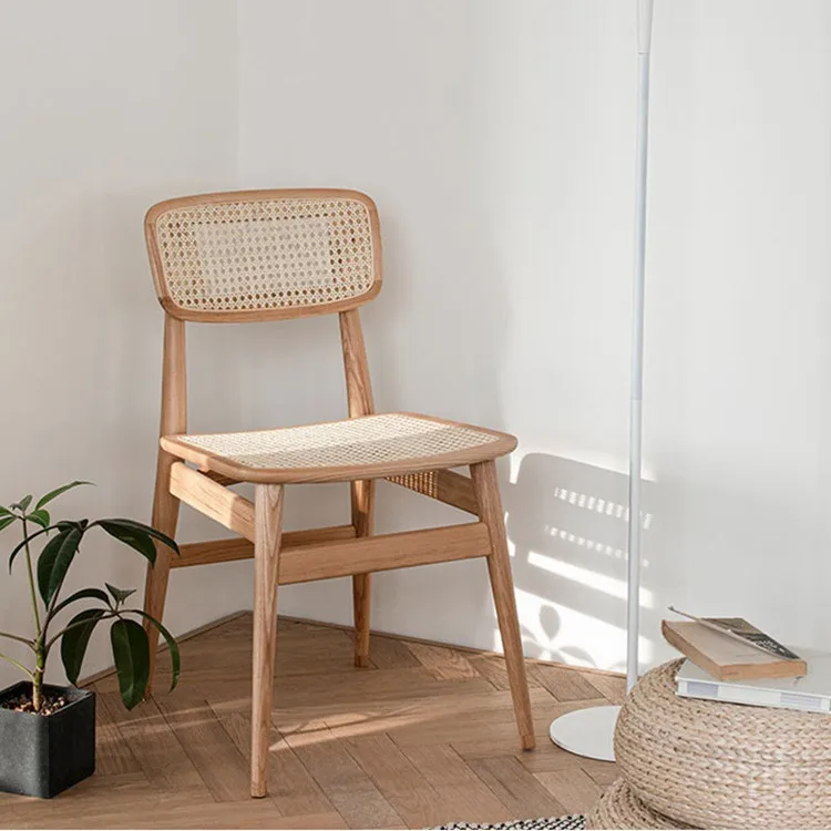 Esszimmerstuhl aus massivem Holz für den Heimgebrauch