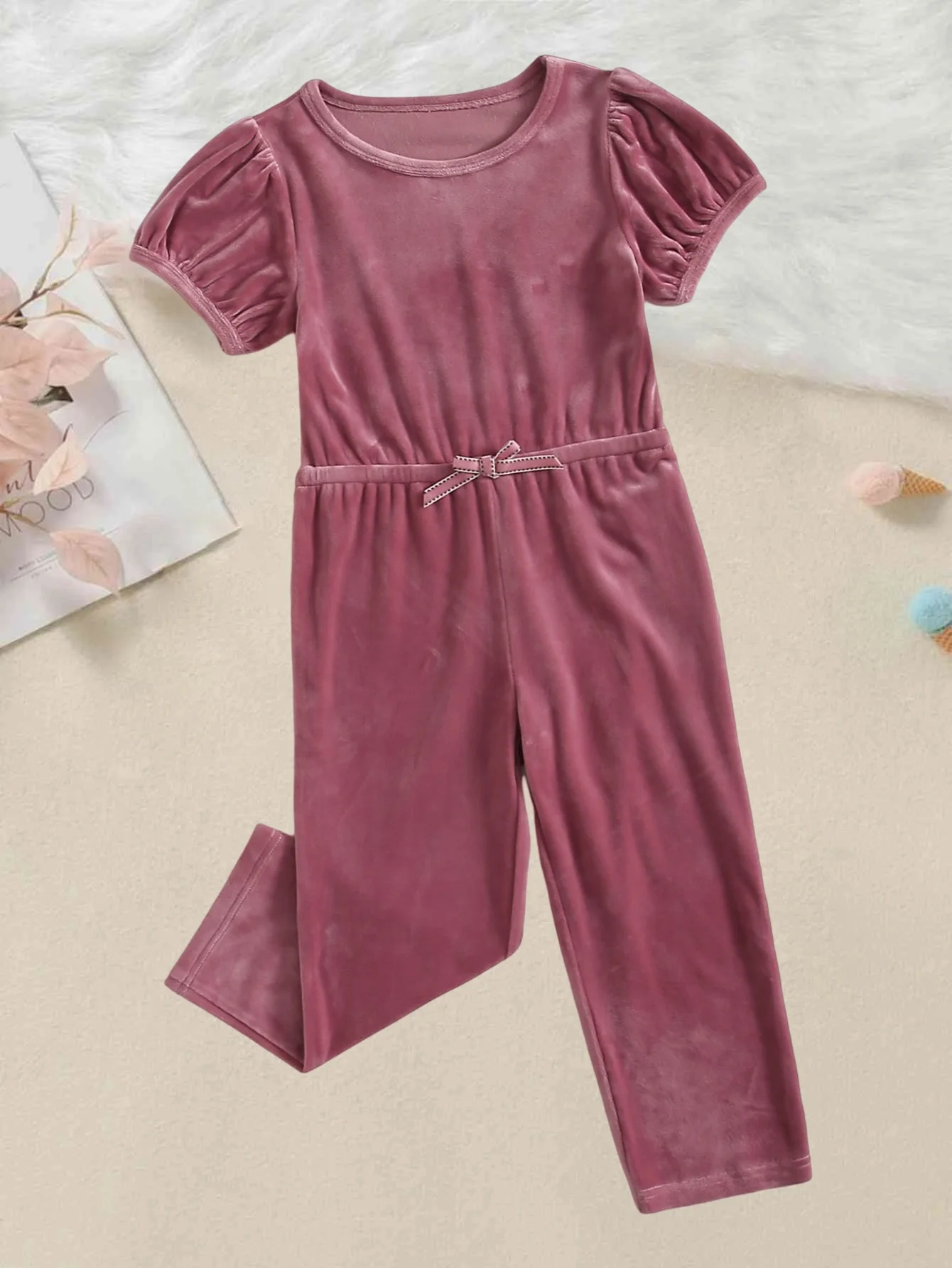 Girls' velvet jumpsuit: comfortable and soft fabric, elegant bean paste color, a casual and fashionable choice for summer