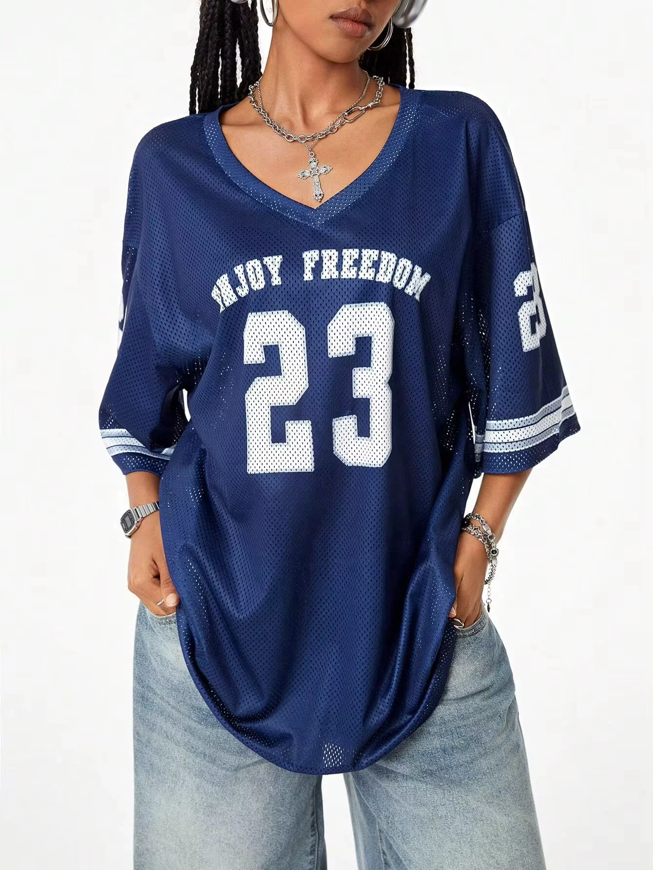 

(MINISO) Модная новая футболка с принтом Enjoy Freedom 23, женская футболка с v-образным вырезом и короткими рукавами, сетчатый спортивный футбольный трикотаж Y2K, свободный топ большого размера