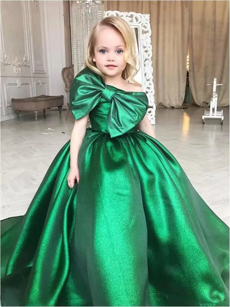 

Green Flower Girl Dress With Long Train Princess Wedding Party Birthday Fashion Vintage First Communion Quinceanera Little Bride