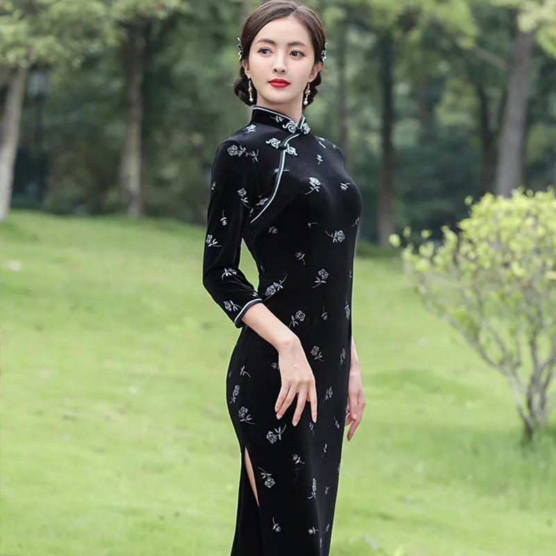 

Осенне-зимнее новое бархатное платье Cheongsam со средними рукавами для мам, тонкое, большое, длинное, стильное, элегантное, с принтом