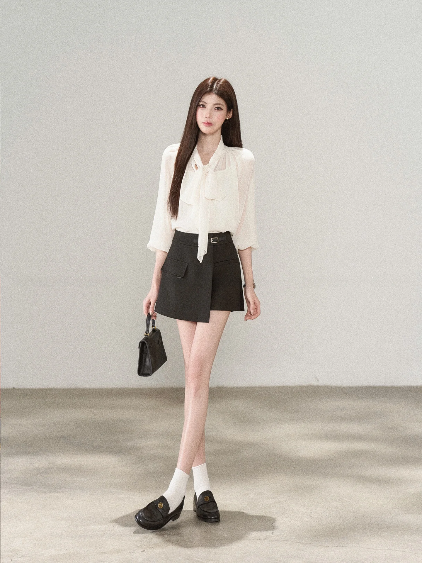 

Elegant V-neck Shirt High-waist Shorts Slimming Two-piece Set for Women Breathable Casual Fashion Spring Summer Ensemble