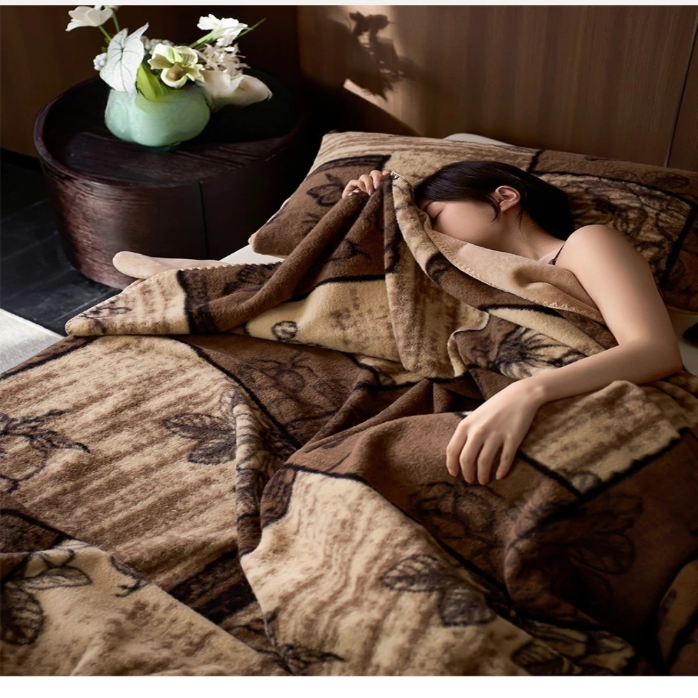 Multifunctional New Style Triangular Needle Australian Cashmere Luxury Fall-winter Thick Composite Blanket Afternoon Nap Blanket