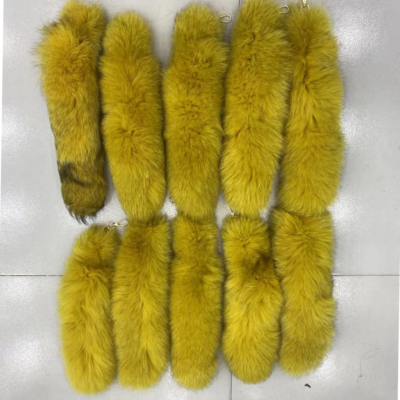 2024 Large Long Real Fox Fur Tail Natural Fur Tail Keychain Pendant Cosplay Tail Cute Wolf Fox Tail Fur Car Keychains For Women