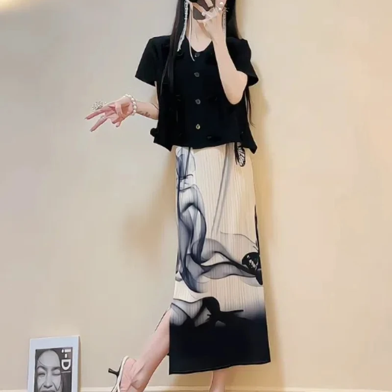 

New Fashion Suit for Women Round Neck Short Sleeve Pleated Top High-end Ink Painting Skirt