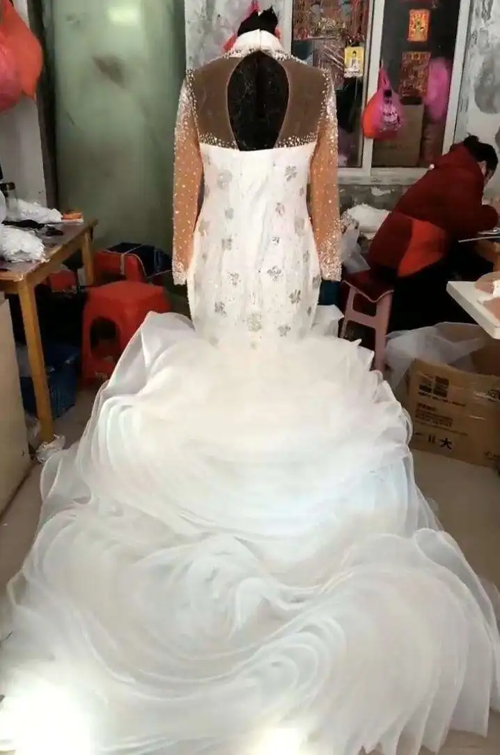 Vestido de novia de sirena con volantes y lentejuelas brillantes, mangas largas, cuello alto, talla grande