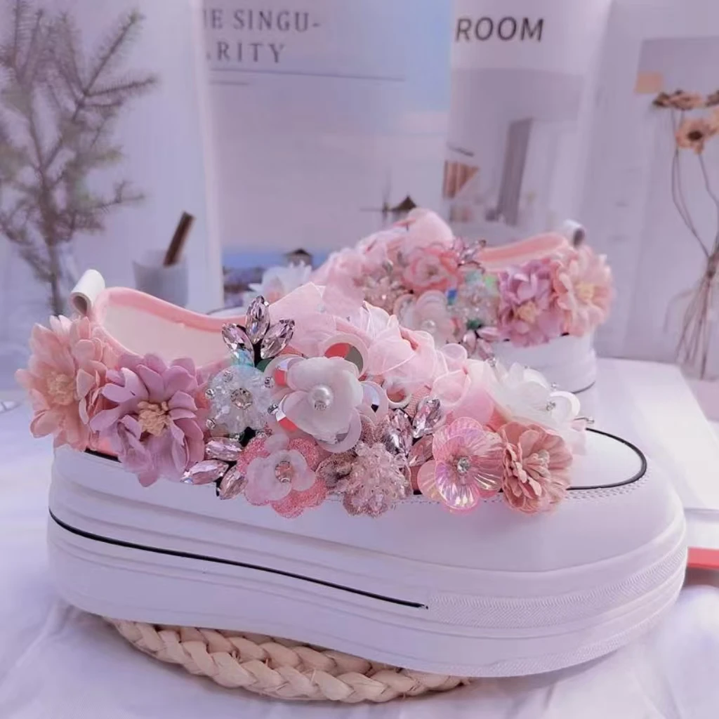 

Handcrafted three-dimensional flower sequins beaded rhinestone canvas shoes thick soles comfortable sports women's shoes 35-40