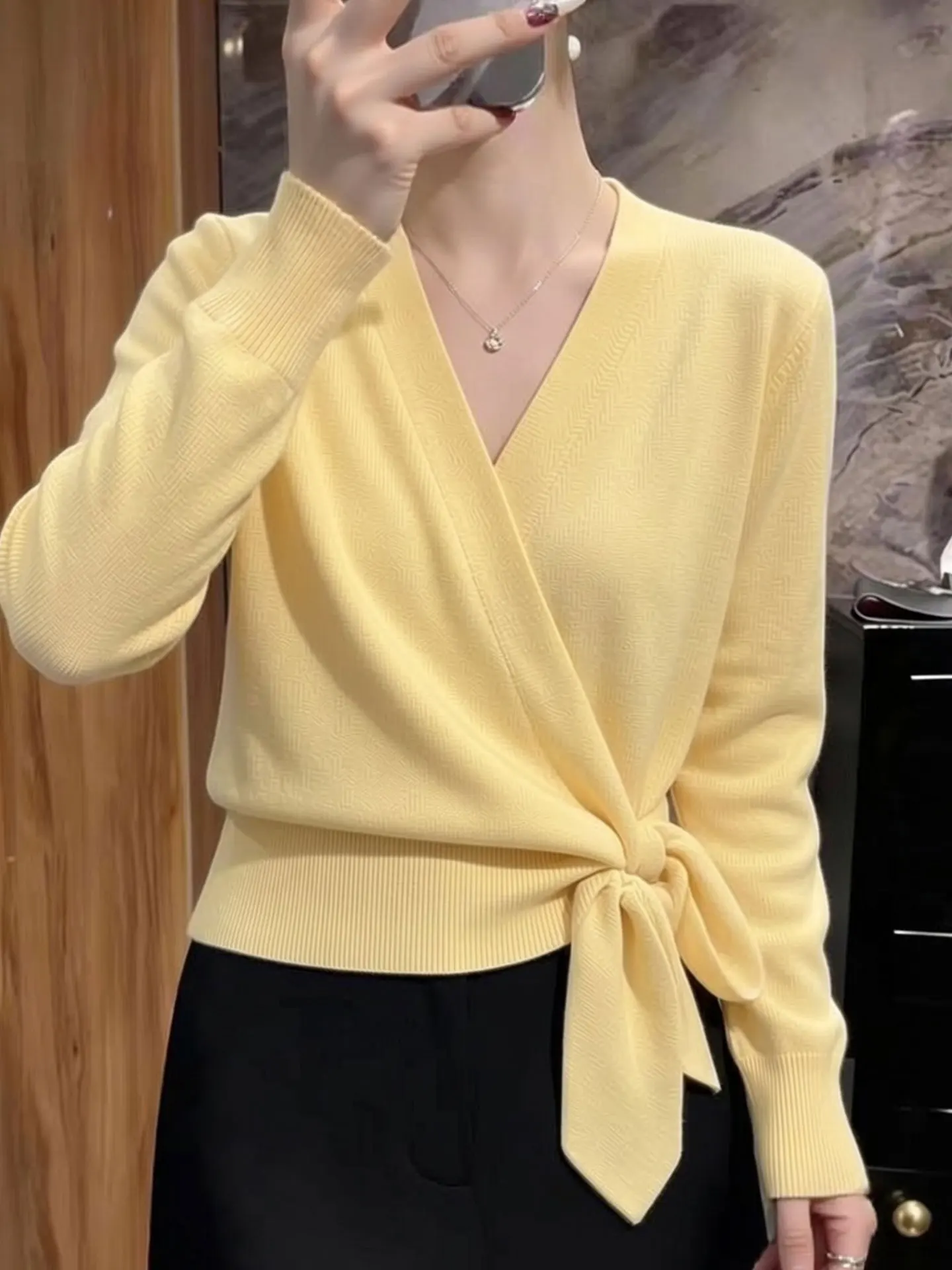 

Элегантный вязаный свитер с V-образным вырезом, однотонный, с длинными рукавами, весенний дизайн, с поясом, высококачественный, европейский бренд, для повседневной носки, в корейском стиле