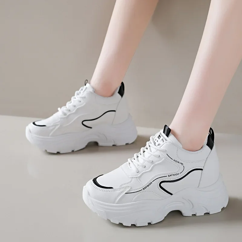 Модные женские туфли для папы, удобные спортивные кроссовки на толстой подошве, осенний новый стиль, универсальные, модные, увеличивающие рост Модные женские туфли для папы, удобные спортивные кроссовки на толстой подошве, осенний новый стиль, универсальные, модные, увеличивающие рост