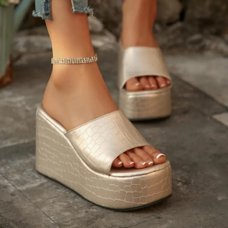 

Модные женские шлепанцы на платформе с очень высоким каблуком, лето 2026, люксовые золотые и серебряные сандалии на толстой подошве, увеличивающие рост