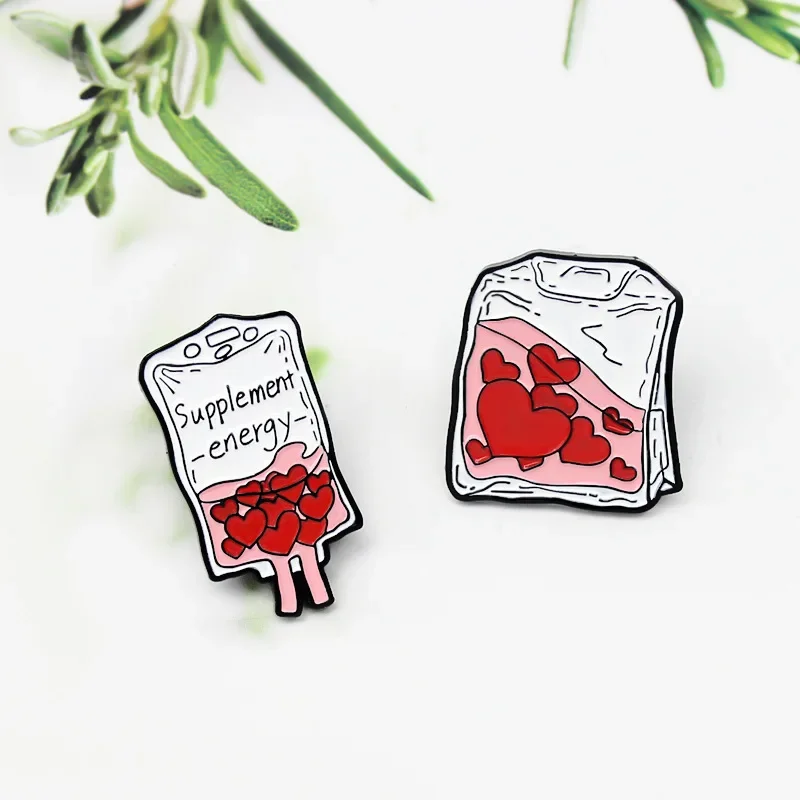 Love Blood Transfusion and Infusion Bag Brooch Women Cute Coat Lapel Badge Broochs Men's Metal Pin Button Gift