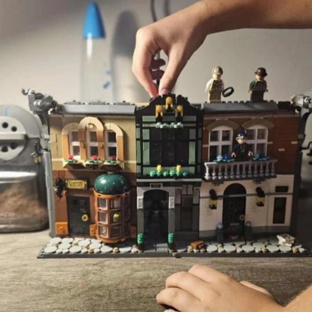 

10351 Конструктор Disney Sherlock Holmes Book Nook, совместимый с 1359 деталями, модель для любителей детективов, подарки на день рождения для детей, игрушка