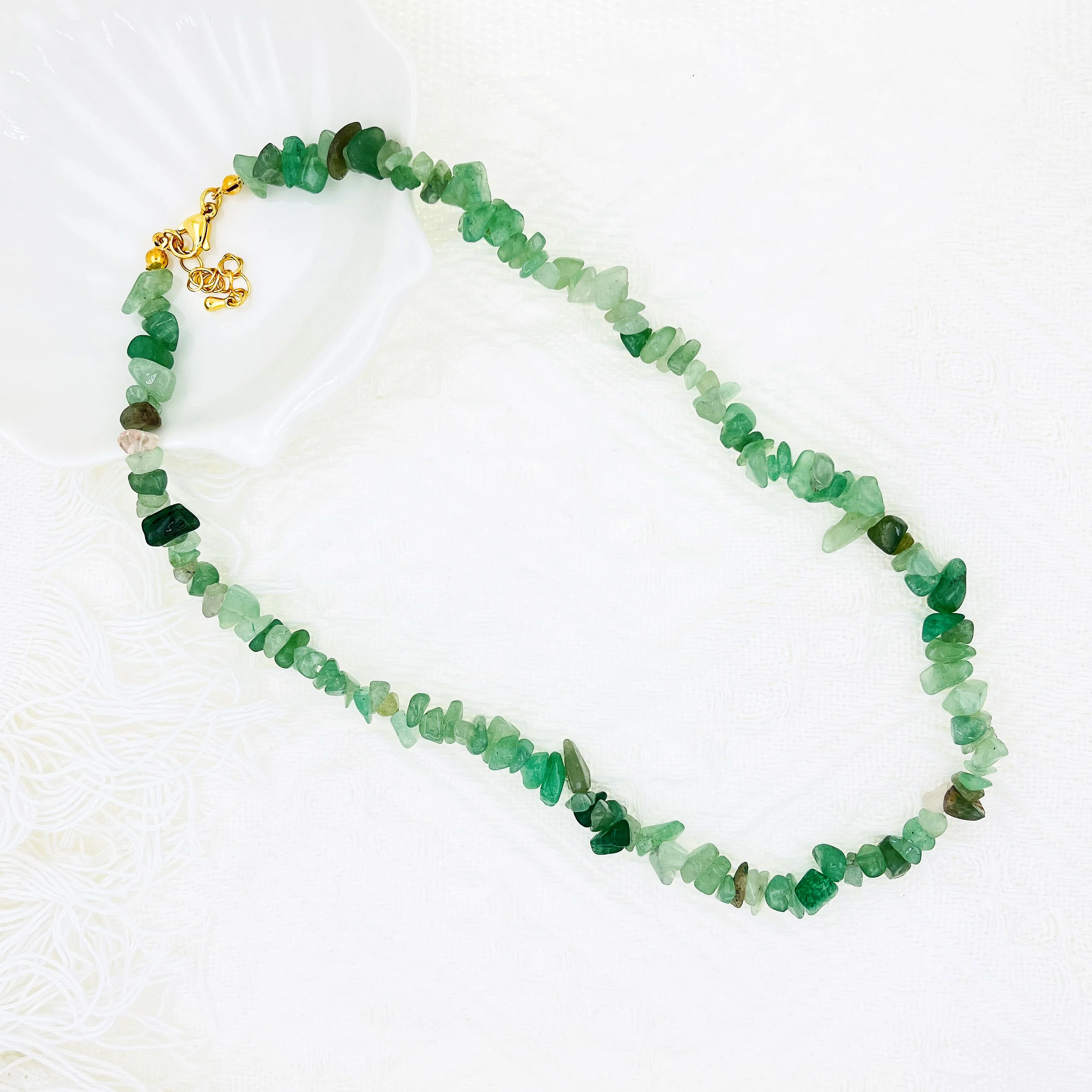 2022 Bohemian Green Gravel Natural Semi-precious Stone Necklace For Women Irregular Jewelry Men Women Choker Trendy Accessories