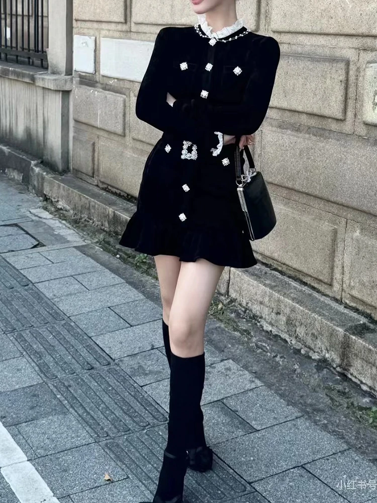 

Французское черное бархатное тяжелое кружево с ромбовидной пряжкой, круглый вырез, утягивающее платье, платье с длинными рукавами, короткая юбка, новый женский стиль 2020.