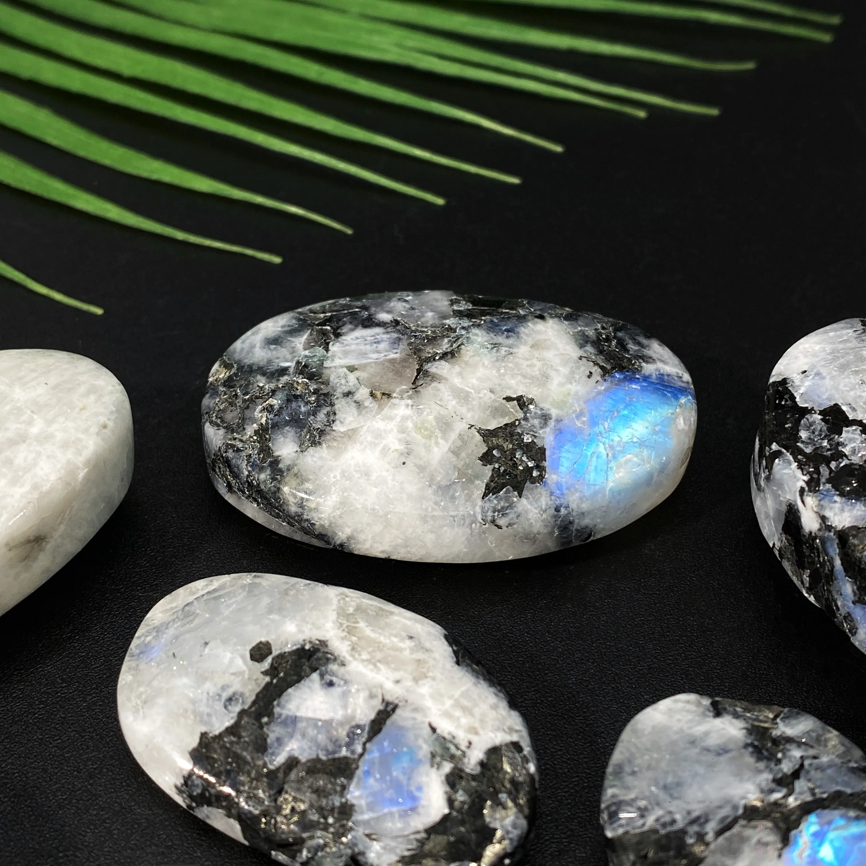1 قطعة قوس قزح نادر حجر القمر حجر النخيل حجر القمر البيضاوي الكريستال الطبيعي الأحجار الكريمة الحقيقية ل FengShui شفاء التأمل ديكور المنزل