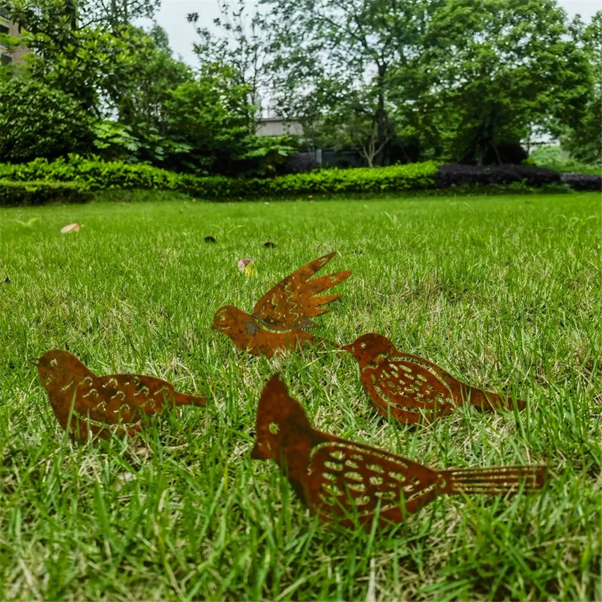جديد زينة الطيور الصدئة ، تماثيل الطيور المعدنية نابض بالحياة Patinas المعادن الطيور حديقة الحلي صورة ظلية حديقة سياج ديكور