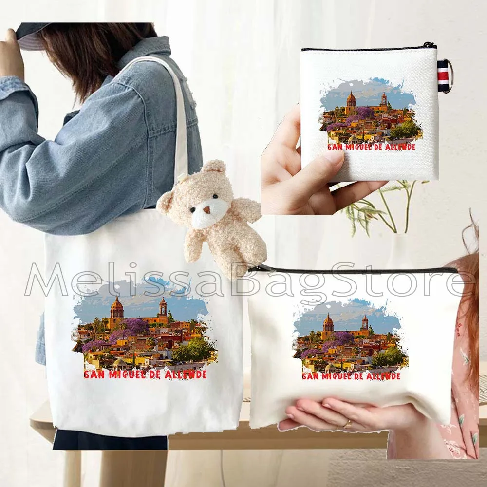 Juego de 4 Bolsas de Lona Blancas de San Miguel de Allende con Muñeca, Monedero, Bolsa de Cosméticos y Neceser
