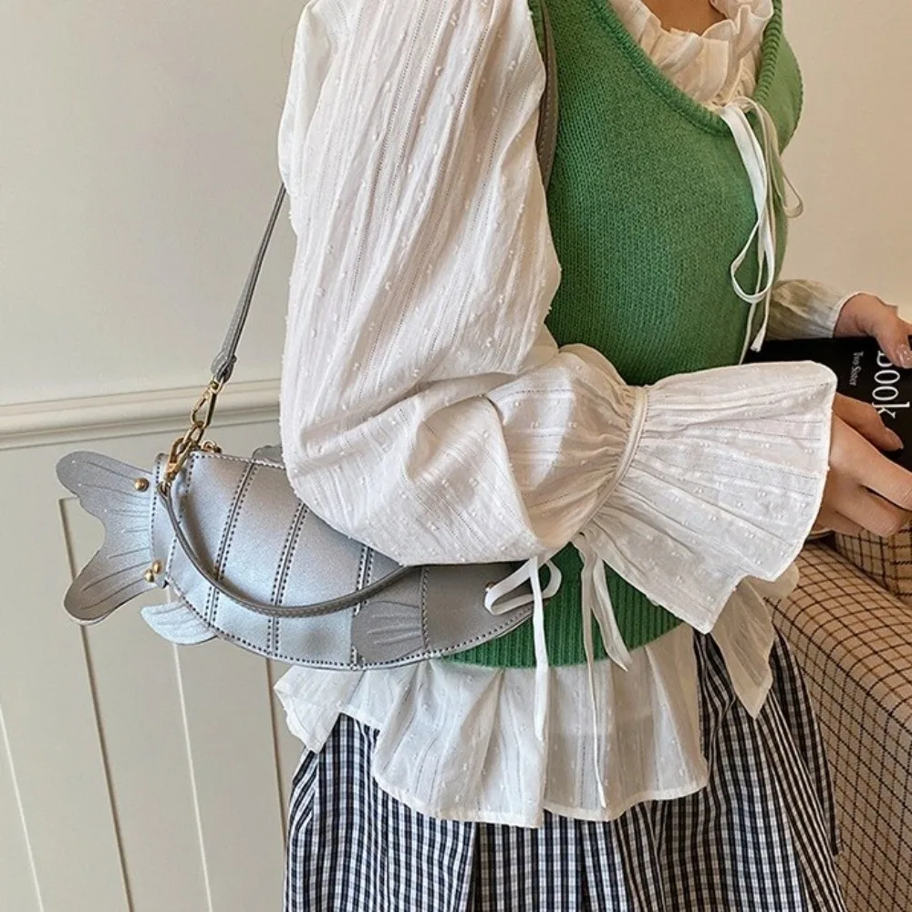 

Creative Simulation Fish Shaped Crossbody Bag Faux Leather Rivet Slouchy Hobo Bag Dual-use Design Adjustable Strap Handbag Party