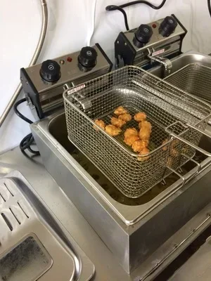 Friggitrice elettrica doppia commerciale Friggitrice con temporizzazione di grande capacità Macchina per friggere a doppio cilindro