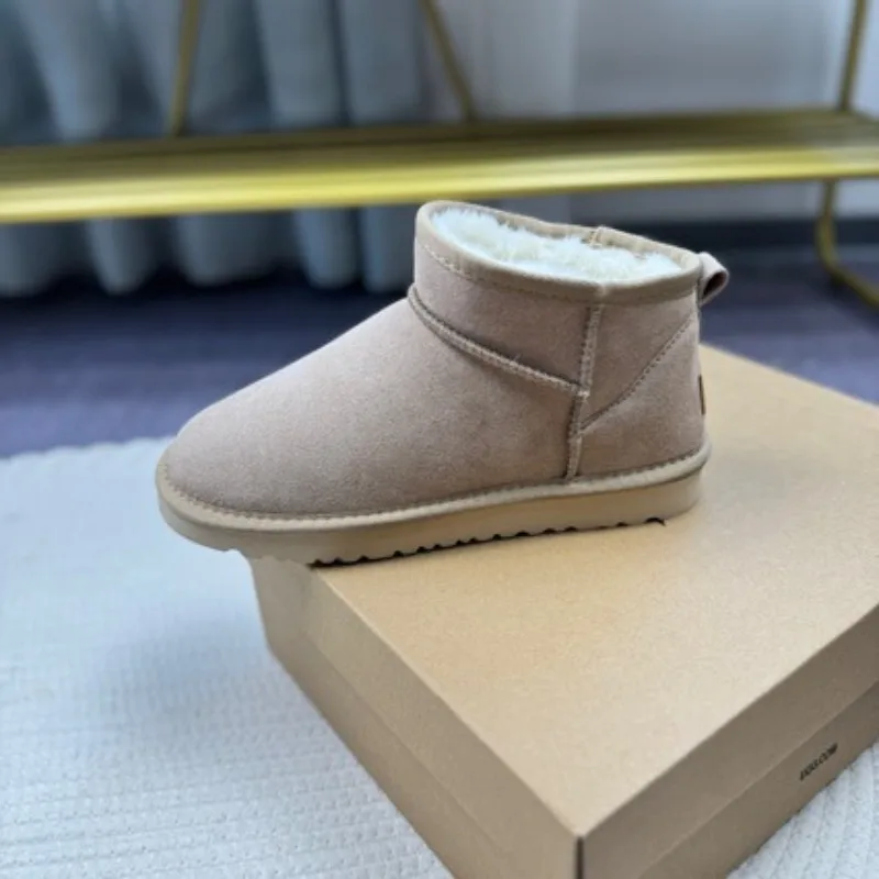 2026 winter snow boots with plush insulation and anti slip short tube, one foot on bread and cotton shoes, student trend