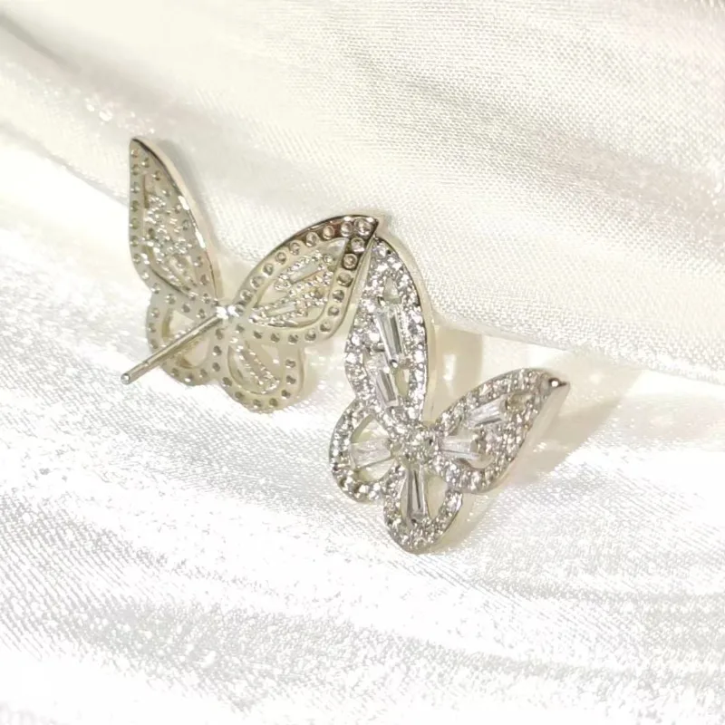 

Fresh and Versatile 925 Sterling Silver Butterfly Zircon Ladies Elegant Fashion Stud Earrings