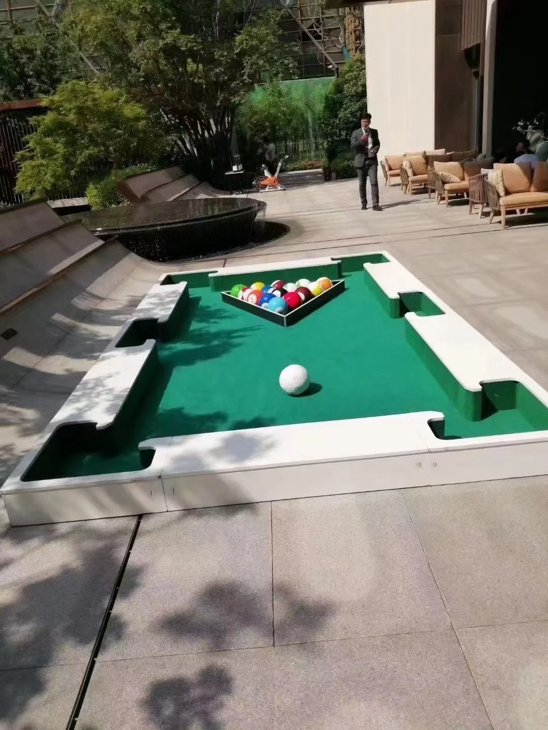 Real-life version of large-scale kick billiards, warm-up activities, multi-person interactive props,