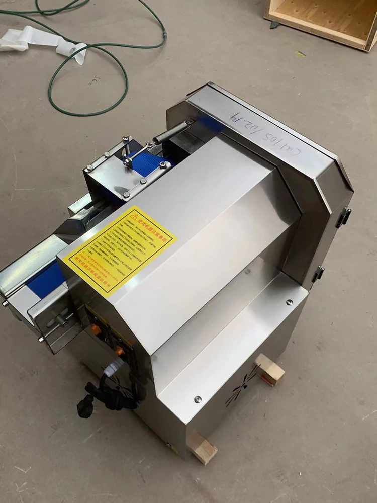 Green beans Dicing Machine 500kg / h Stainless Steel Multifunctional Vegetable Cutter Machine Vegetable Spiral Slicer 110/220V