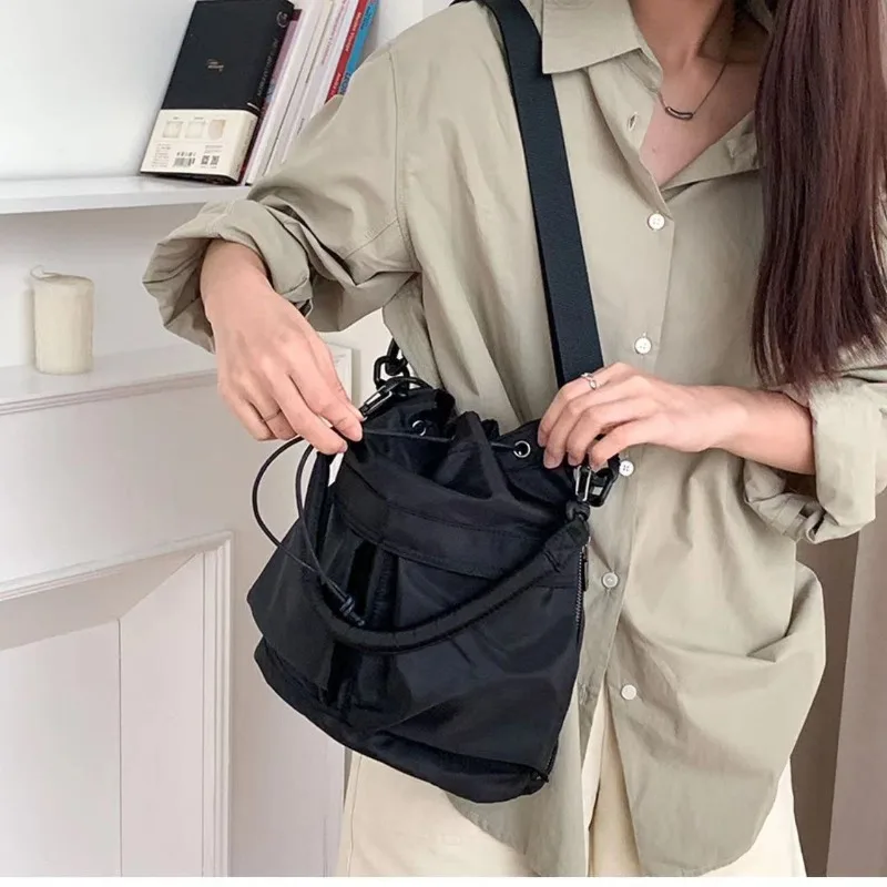 Fashion Shoulder Bags Women Nylon Popular Lightweight Drawstring Bucket Bag Casual Korean Daily Large Capacity Crossbody Bag