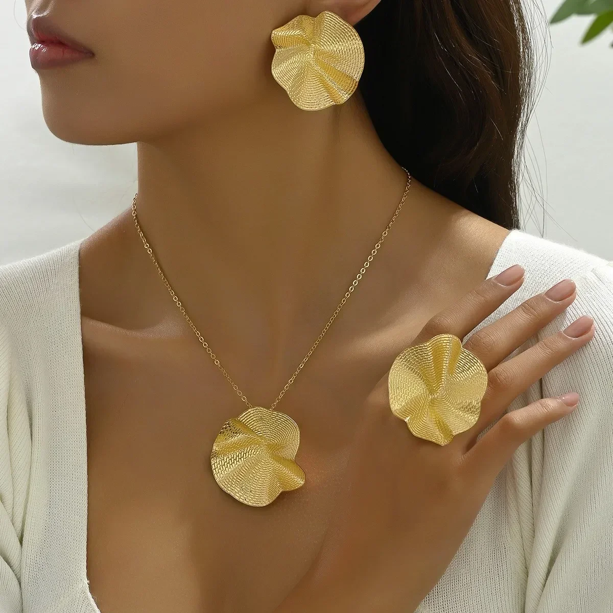 European and American niche design, rustic style, pleated lotus leaf necklace, ring, earring, versatile jewelry  Chen