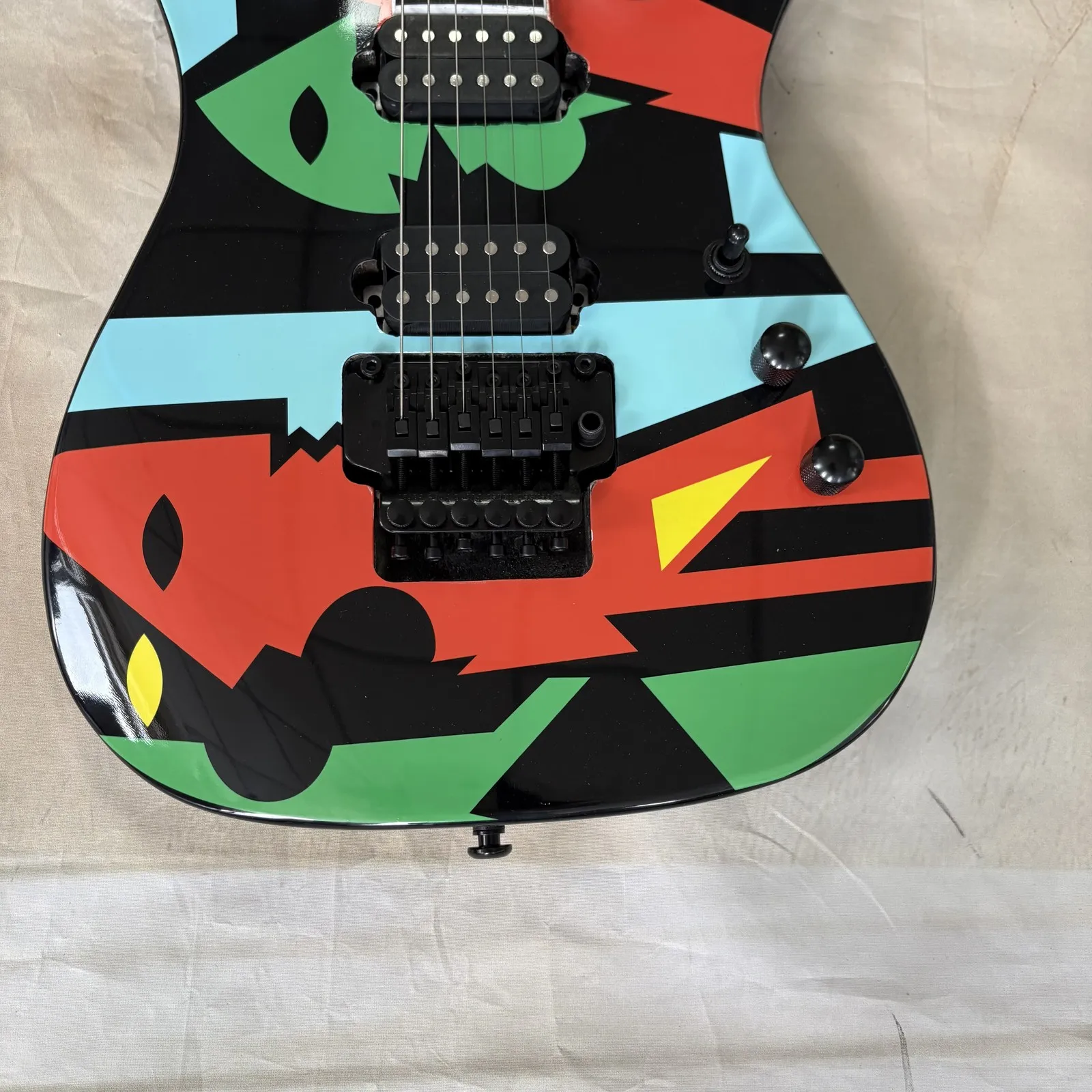 

Совершенно новая гитара Ibanez 2025 года с тремоло Floyd Rose