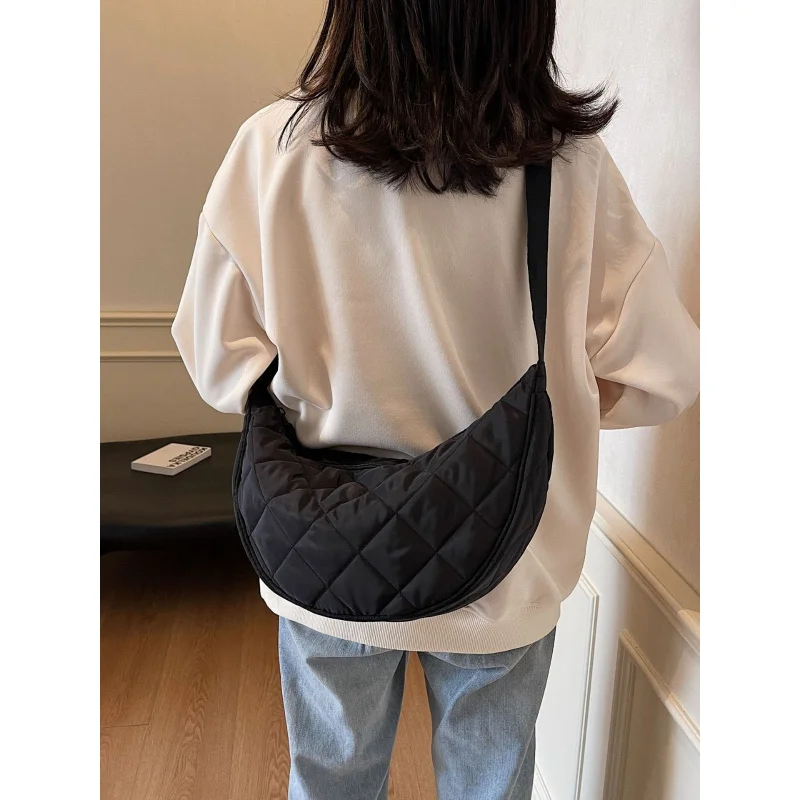 

UThe same style as at home, waterproof crossbody shoulder bag, dumpling bag, large-capacity simple quilted casual versatile bag
