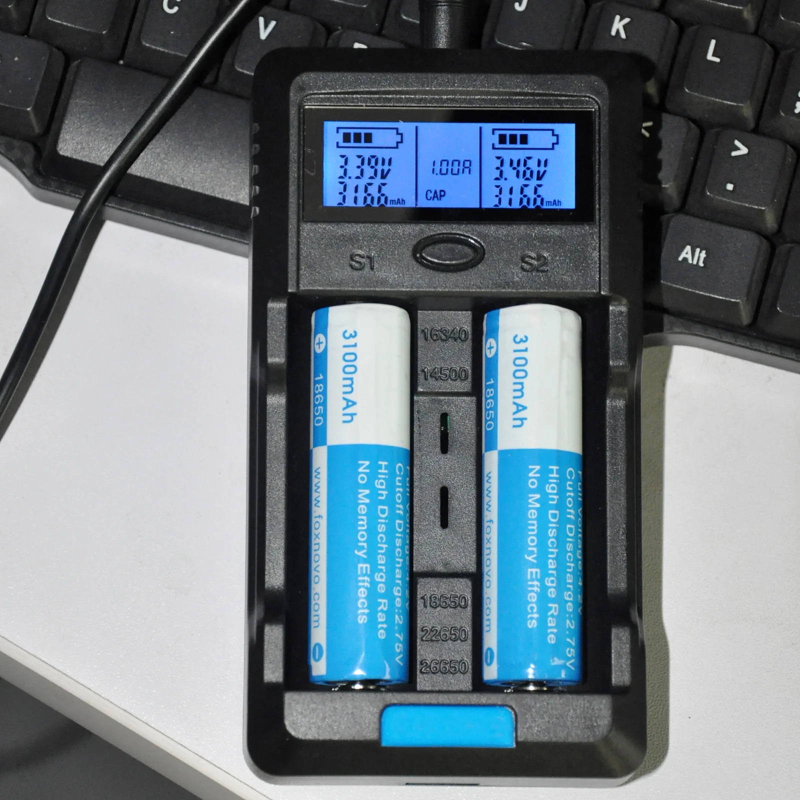 

Foxnovo F-2 2-Slots LCD Intelligent for Li-Ion - Batteries with USB Output Sound Prompt Capacity Test and