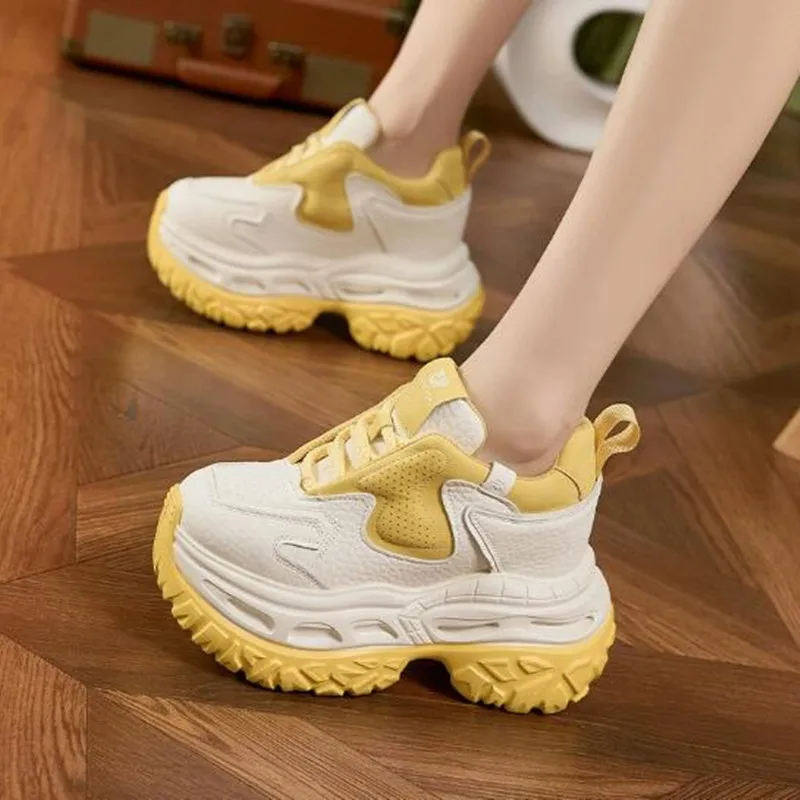 

Новые женские кроссовки на танкетке из микрофибры, 9 см, весна-осень 2026, на высокой платформе, повседневные, вулканизированные, массивные кеды