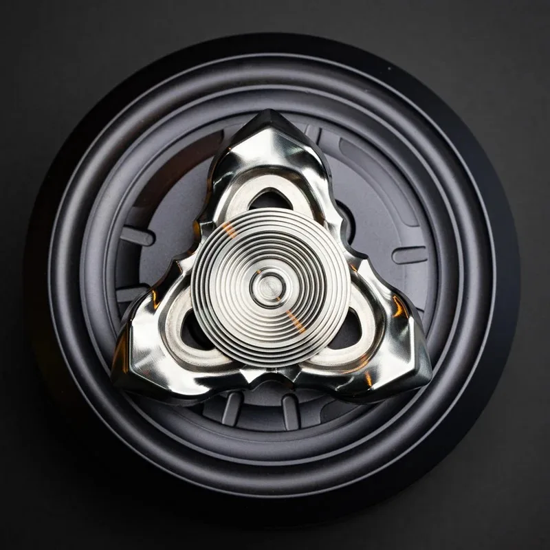 LQEDC Thorns and Mist MINI Mechanical Metal Rotating Three-page Fidget Spinner Decompression Desktop Toy