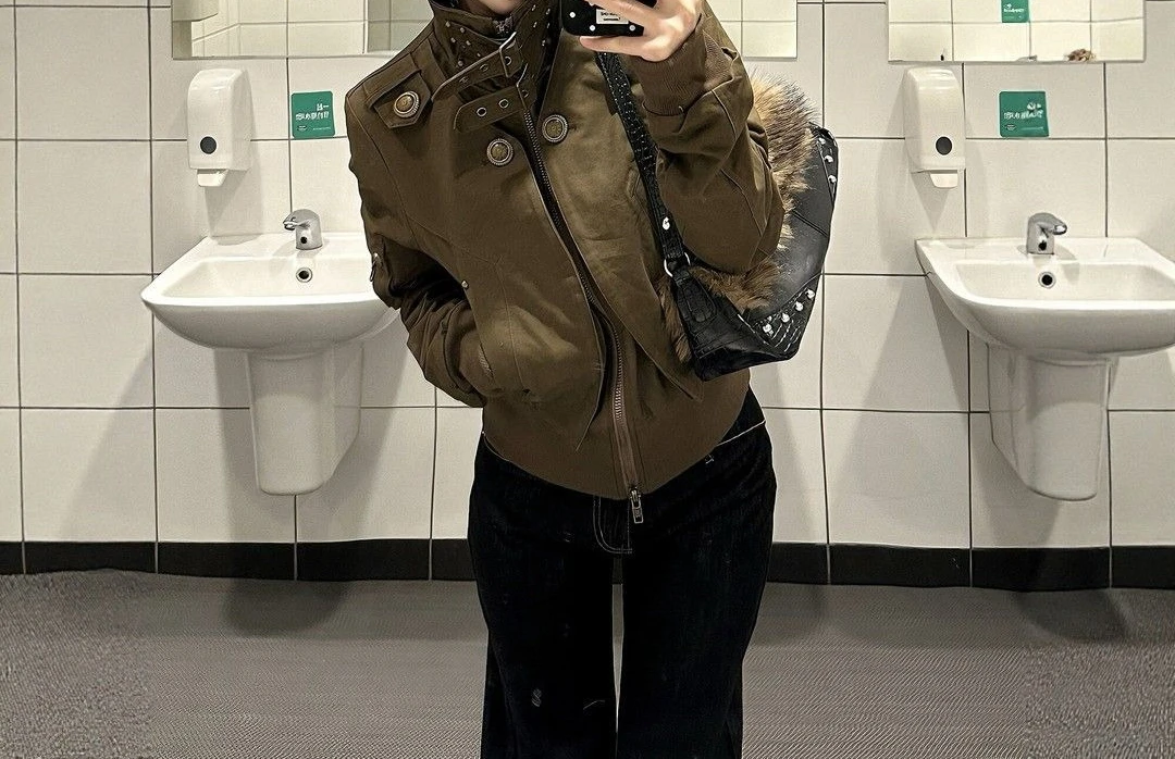 Retro Hong Kong Style Niche Design Buckle Stand Collar Short Waist Motorcycle Jacket Coat Autumn Slim and Versatile