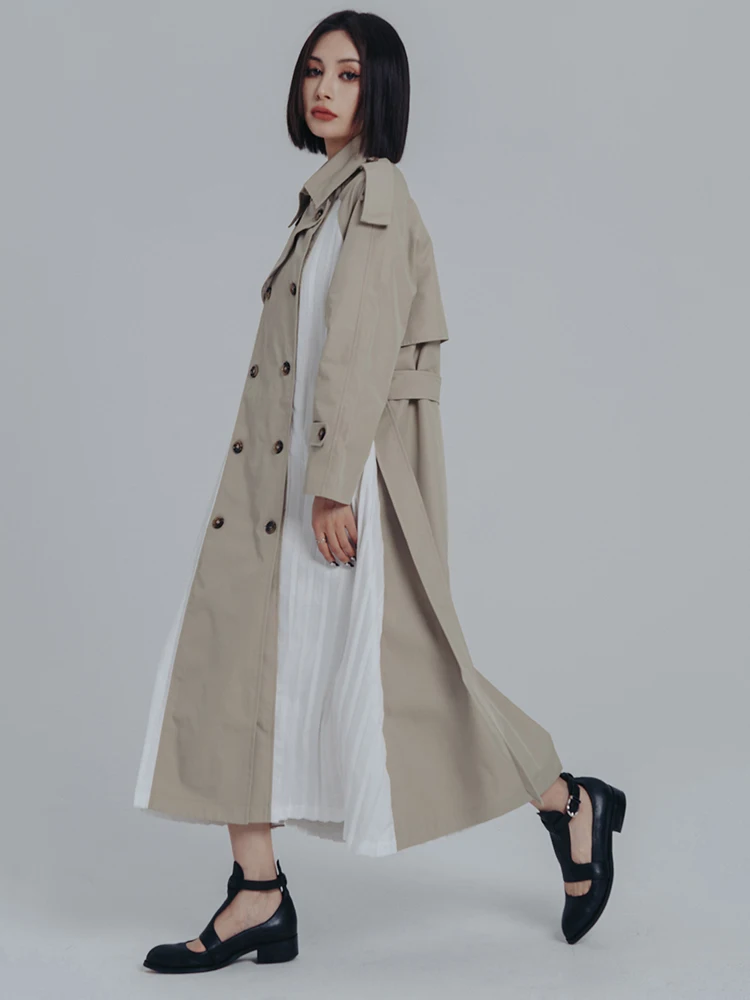 [EAM] Women Khaki Pleated Big Size Long Trench New Lapel Long Sleeve Loose Fit Windbreaker Fashion Spring Autumn 2024 1DF0722