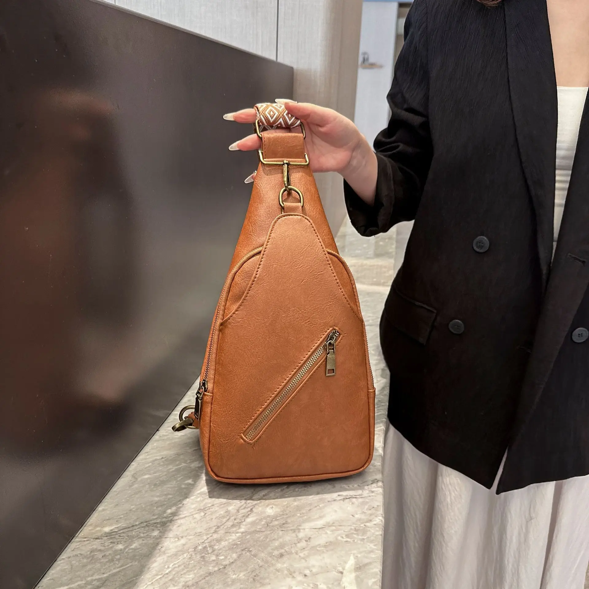 

2025 New Vintage Color-Block Waist & Chest Bag for Women, Chic Crossbody Sling with Adjustable Strap, Retro & Versatile​