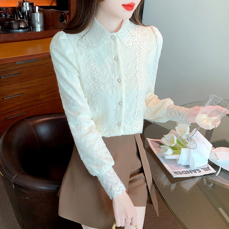 French lapel lace shirt for women's 2023 autumn/winter new design with a sense of niche, plush and thick base, long sleeved top